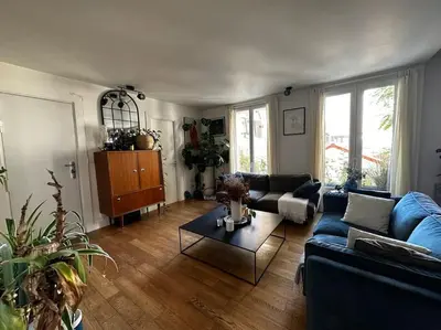 Coin salon dans l'établissement Charmant Appartement Parisien