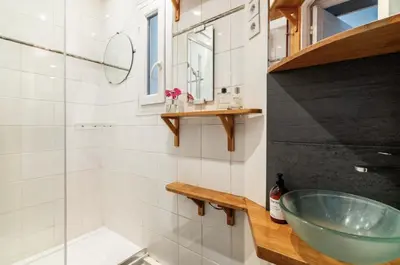 Salle de bains dans l'établissement Spacious bright apartment in Montmartre Paris