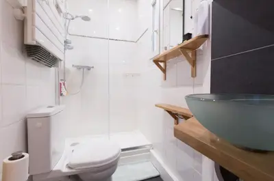 Salle de bains dans l'établissement Spacious bright apartment in Montmartre Paris