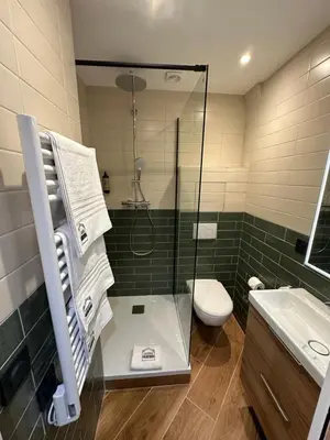 Salle de bains dans l'établissement Les Chambres du Faubourg