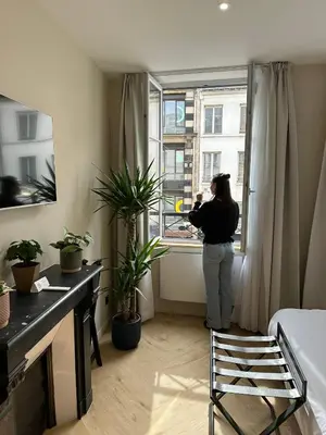 Télévision ou salle de divertissement dans l'établissement Les Chambres du Faubourg