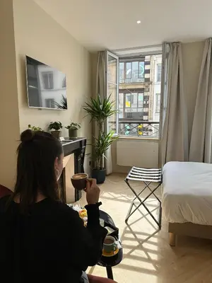 Télévision ou salle de divertissement dans l'établissement Les Chambres du Faubourg