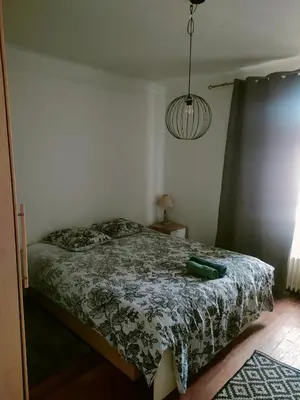Un ou plusieurs lits dans un hébergement de l'établissement Chambre spacieuse vu sur la tour