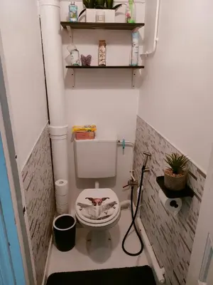 Salle de bains dans l'établissement Chambre spacieuse vu sur la tour