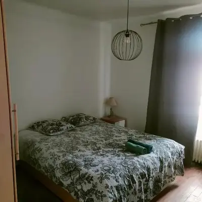 Chambre spacieuse vu sur la tour