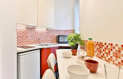 Cuisine ou kitchenette dans l'établissement Appartement au cœur du Marais - III