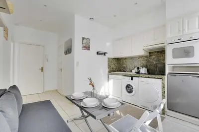 Cuisine ou kitchenette dans l'établissement Cozy apartment - 1BR-3P - Gare du Nord