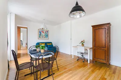 Coin salon dans l'établissement Appartement Quartier Le Marais Free Netflix