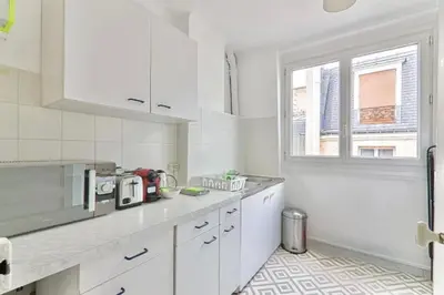 Cuisine ou kitchenette dans l'établissement Appartement Quartier Le Marais Free Netflix