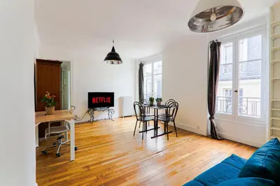 Coin salon dans l'établissement Appartement Quartier Le Marais Free Netflix