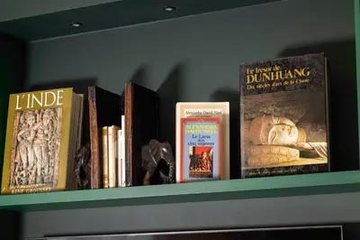 Bibliothèque dans l'hôtel