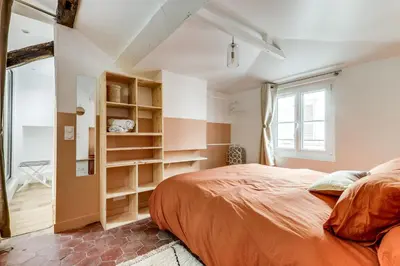 Un ou plusieurs lits dans un hébergement de l'établissement Appartement de charme sous les toits