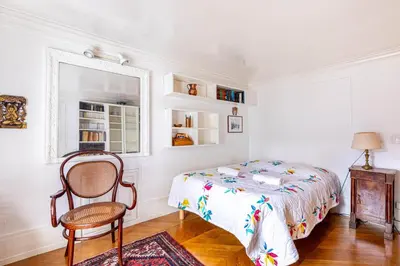 Un ou plusieurs lits dans un hébergement de l'établissement GuestReady - Parisian Bliss near the Louvre