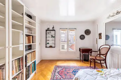 Un ou plusieurs lits dans un hébergement de l'établissement GuestReady - Parisian Bliss near the Louvre