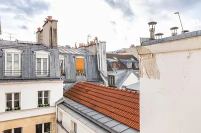 Vue générale sur Paris ou vue de la ville depuis l'appartement