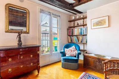 Coin salon dans l'établissement GuestReady - Parisian Bliss near the Louvre