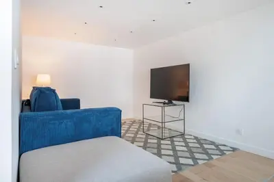Télévision ou salle de divertissement dans l'établissement Superbe appartement 8 personnes #5