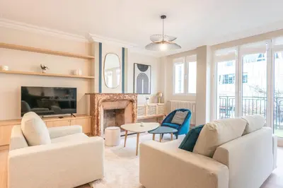 Coin salon dans l'établissement Fantastic Family Apartment - 20min from city center
