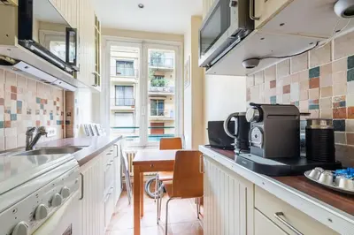 Cuisine ou kitchenette dans l'établissement Studio#Porte Dauphine#Avenue Foch#2pers.