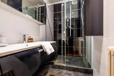 Salle de bains dans l'établissement Studio#Porte Dauphine#Avenue Foch#2pers.