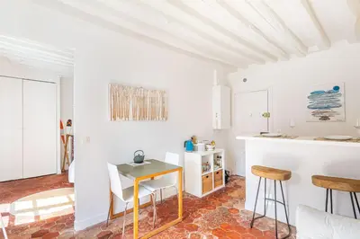Coin salon dans l'établissement GuestReady - Superb haven of peace in Marais