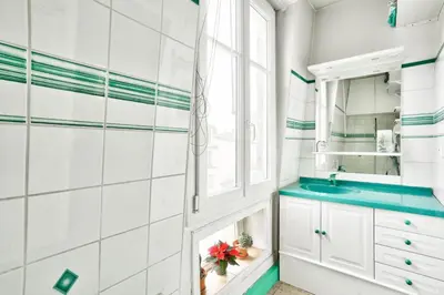 Salle de bains dans l'établissement Beautiful cocoon near Montmartre