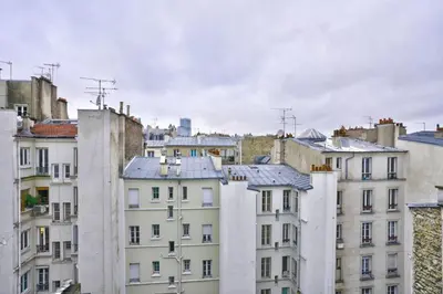 Vue générale sur Paris ou vue de la ville depuis l'appartement