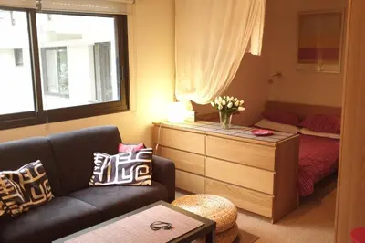 Coin salon dans l'établissement Studio très calme Montparnasse