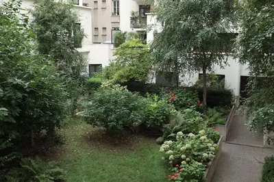 Jardin de l'établissement Studio très calme Montparnasse