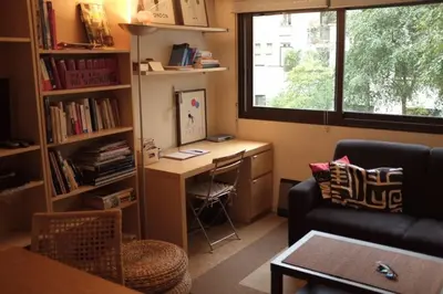 Coin salon dans l'établissement Studio très calme Montparnasse