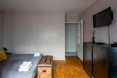 Télévision ou salle de divertissement dans l'établissement Studio calme et accueillant Metro Charonne