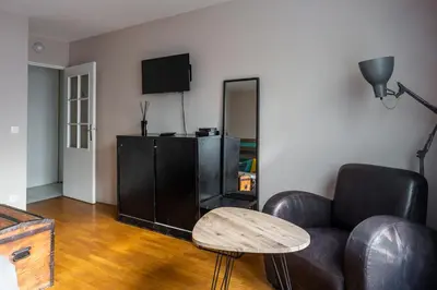 Télévision ou salle de divertissement dans l'établissement Studio calme et accueillant Metro Charonne