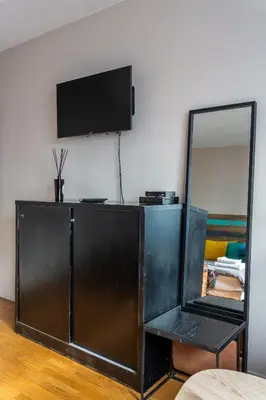 Télévision ou salle de divertissement dans l'établissement Studio calme et accueillant Metro Charonne