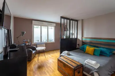 Télévision ou salle de divertissement dans l'établissement Studio calme et accueillant Metro Charonne