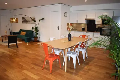 Cuisine ou kitchenette dans l'établissement Great apartment with private garden
