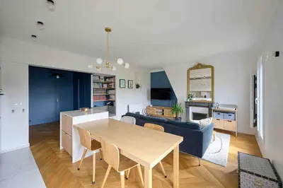 Télévision ou salle de divertissement dans l'établissement Marais - Parents Suite & Kids Room with Park View