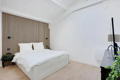 Un ou plusieurs lits dans un hébergement de l'établissement Paris Expo - Charming Loft at the Gates of Paris - GetHosted