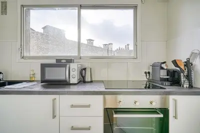 Cuisine ou kitchenette dans l'établissement Apartment 4 Pers. Moulin Rouge-Pigalle
