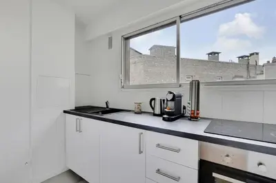 Cuisine ou kitchenette dans l'établissement Apartment 4 Pers. Moulin Rouge-Pigalle
