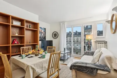 Coin salon dans l'établissement Charming apartment heart of 15th
