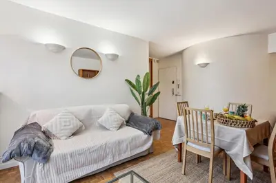 Coin salon dans l'établissement Charming apartment heart of 15th