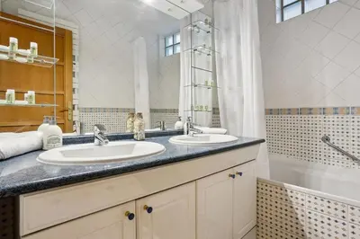 Salle de bains dans l'établissement Charming apartment heart of 15th