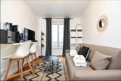 Coin salon dans l'établissement Cosy Studio Neuilly