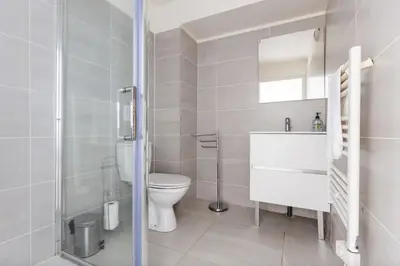 Salle de bains dans l'établissement L'Escapade Paris