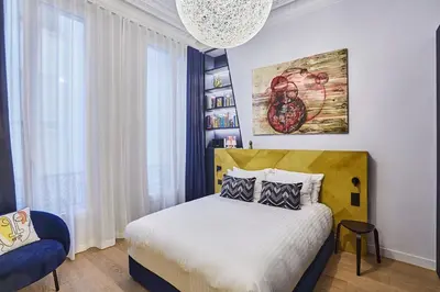 Un ou plusieurs lits dans un hébergement de l'établissement LE MARAIS Luxury Apartment in the heart of Paris - 2 Bed 2 Bath with AC