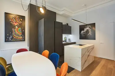 Cuisine ou kitchenette dans l'établissement LE MARAIS Luxury Apartment in the heart of Paris - 2 Bed 2 Bath with AC