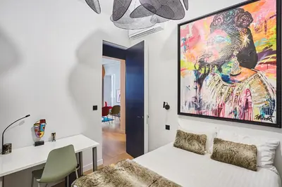 Un ou plusieurs lits dans un hébergement de l'établissement LE MARAIS Luxury Apartment in the heart of Paris - 2 Bed 2 Bath with AC