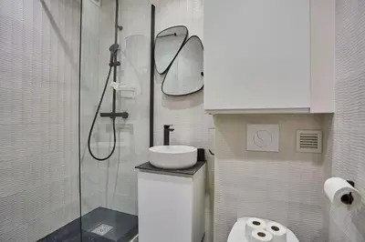 Salle de bains dans l'établissement Apartment Sacré coeur by Studio prestige