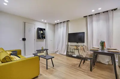 Télévision ou salle de divertissement dans l'établissement Apartment Sacré coeur by Studio prestige