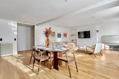 Télévision ou salle de divertissement dans l'établissement Apartment Louvre Palais Royal by Studio prestige